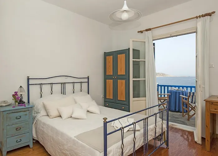 Sea Front Villa Náoussa